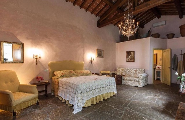 Junior Suite in renaissance Villa with pool close to Florence