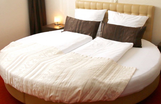 Junior suite with bath - Home Hotel