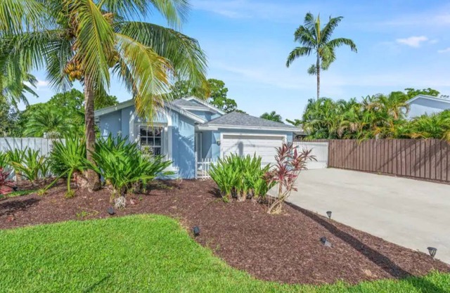 Jupiter Oasis! Quaint neighborhood. Downtown