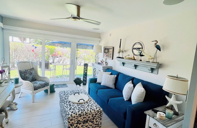 Just Remodeled Marco Island Cottage by The Sea. Beautiful in Old Marco!