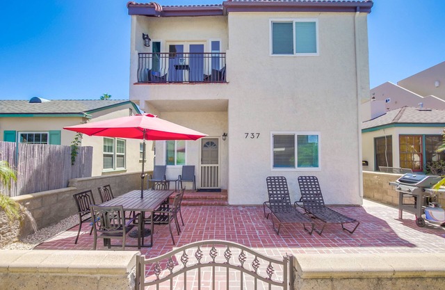 Just steps from the ocean, this 2 bedroom provides the perfect getaway!