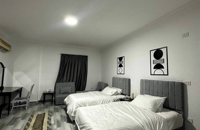 K boutique pyramids view westnn