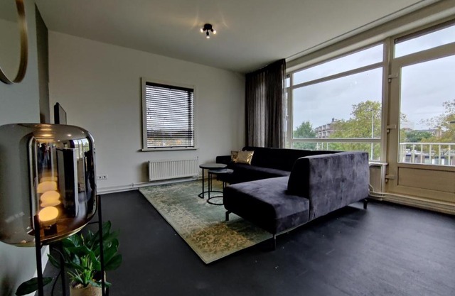 K50167Spacious and modern apartment near the city center, free parking