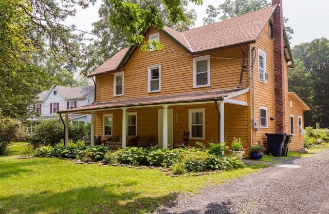 Kaaterskill Ski Luxury Historic Home on the Stream