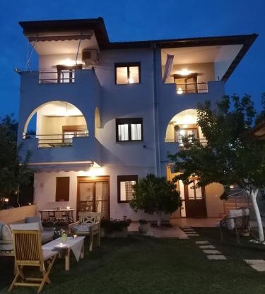 Kali Luxury Apartments -Garden-Gold-