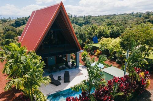 Kaluma Arenal Farmstay A-frame Chalet