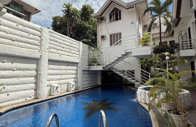 Kandi Suites 2BR with private Jacuzzi