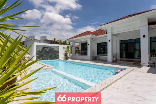 Karaoke Pool Villa, Event Space, Drinks Available