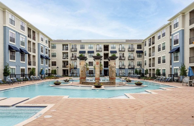 Kasa | Comfy 1BD + Pool Access | Frisco