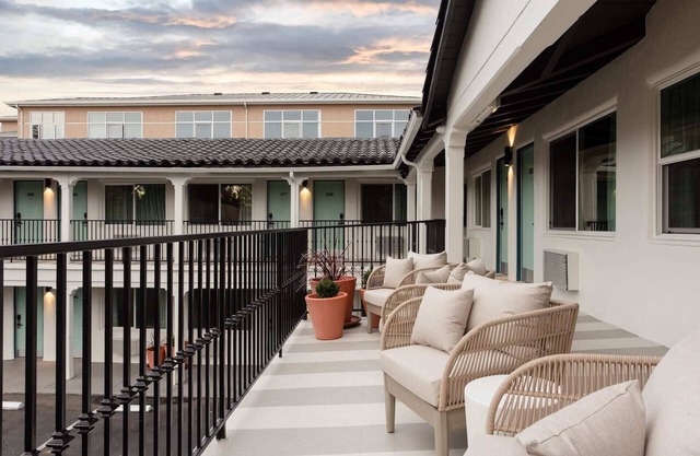 Kasa Palo Alto | Couples Retreat in Silicon Valley