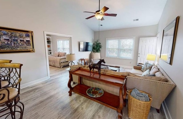 Keeneland- LEX Airport Darling