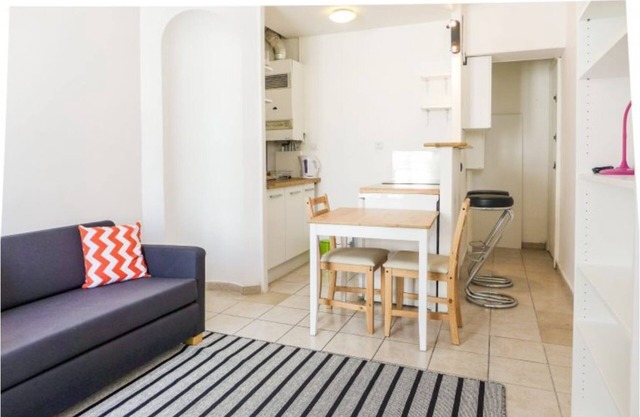 Keller one bedroom in Bastille