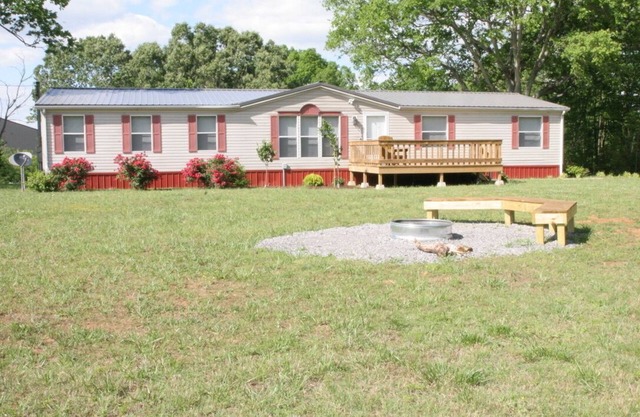 Kentucky Lake Get-Away - The Guest House at Sugar Magnolia Farms