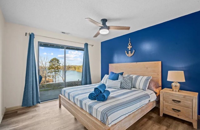 Keowee Cove Dock & Lake Views!