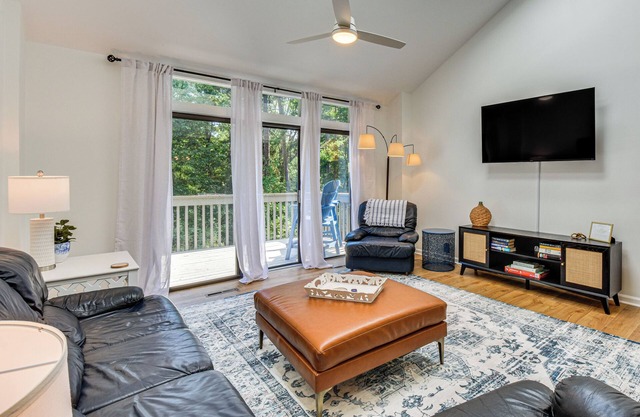 Keowee Key Condo w/Lake Access & Community Pools!