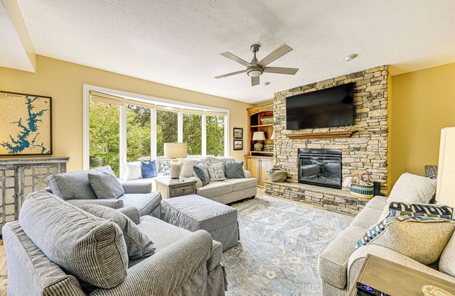 Keowee Key Condo w/Lake Access!