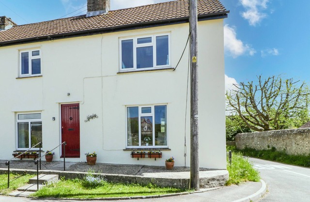 KERRIDGE, pet friendly, with open fire in Cerne Abbas