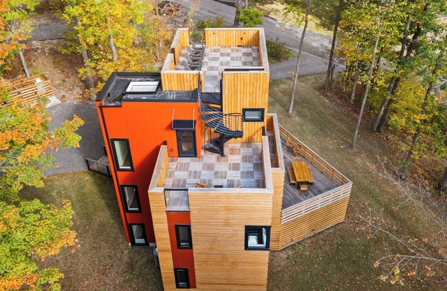 Keuka Lookout- A modern perch above Keuka Lake