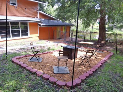 King Bed Creekfront Retreat in Jacksonville