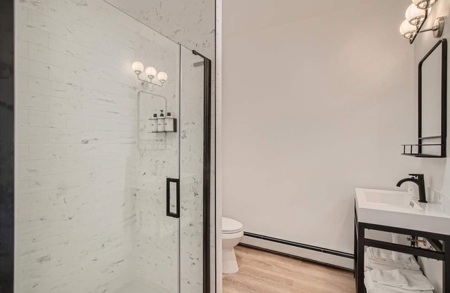 King Room, A/C, Boutique Mtn Motel Idaho Springs