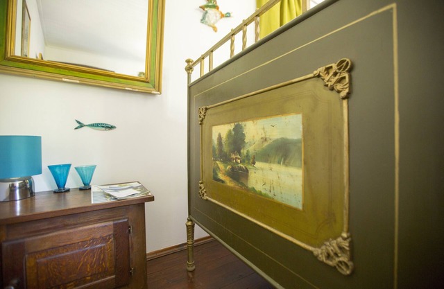 King-sized en-suite with garden view