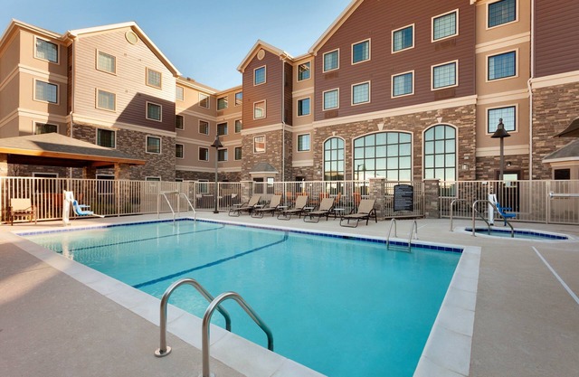 King Suite. Free Breakfast. Pool. Great for Business Travelers!