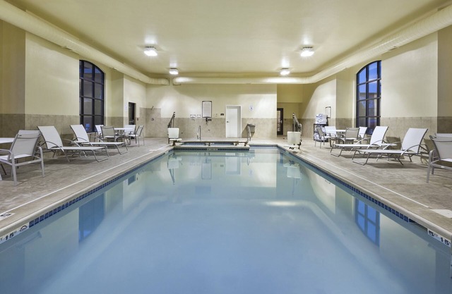 King Suite. Free Breakfast. Pool. Near Michigan State University.