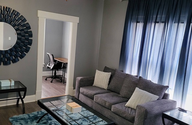 king Suite1-bedroom with AC, WiFi in brilliant Columbus, black-out curtain