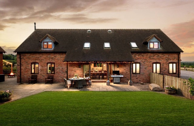 Kingfisher Cottage - sleeps 14 guests in 6 bedrooms