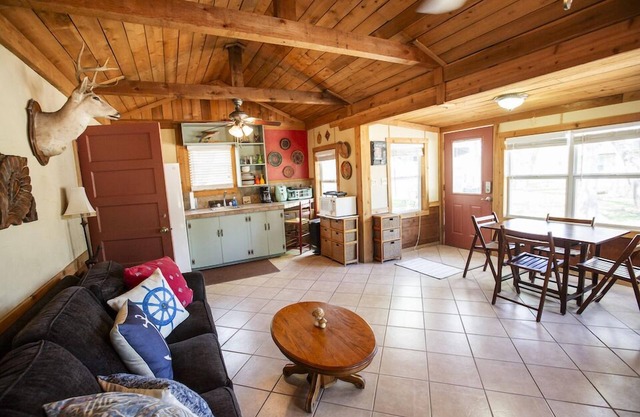 Kingsland Duo – 2 Cottages in 1! Lakeview Living w/Lake Access