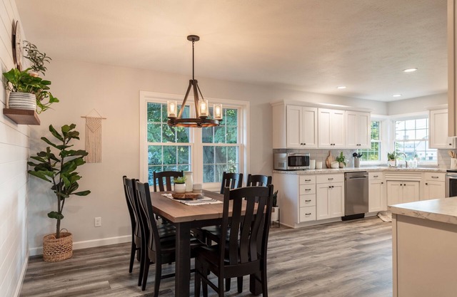 Kingsway Guesthouse. Come, relax, and enjoy your time in Amish country!