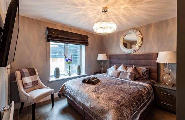 Kinsale Town centre , sleeps16, 6 bedrooms, run by Exquisite Holiday Homes