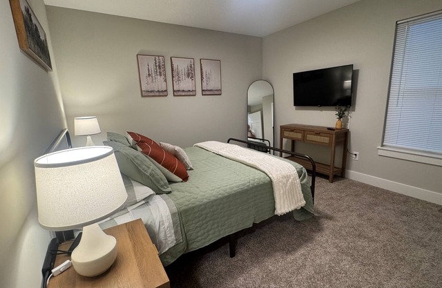 Kinsmoor Flats-Minutes from Downtown