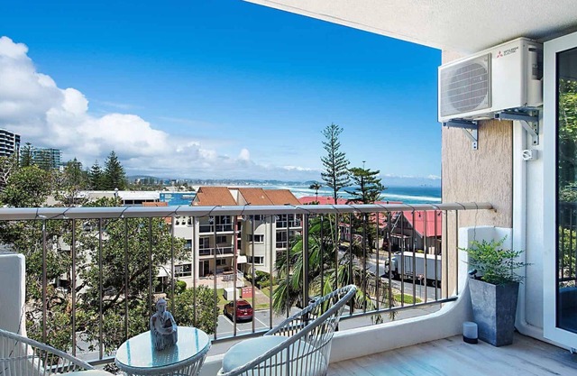 Kirra Gardens 15 on Kirra Point Beachfront - Min. 3 night stays!