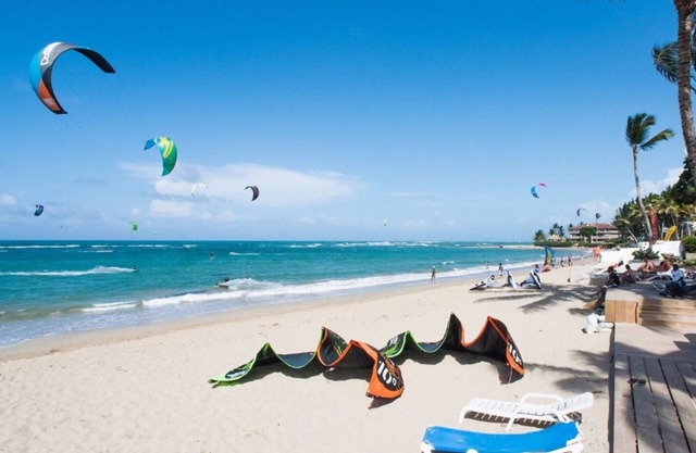 Kite-in, Kite-out studio with beachfront pool, bar, restaurant, lawn and school