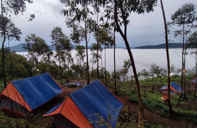 Kolukkumalai Valley Camp