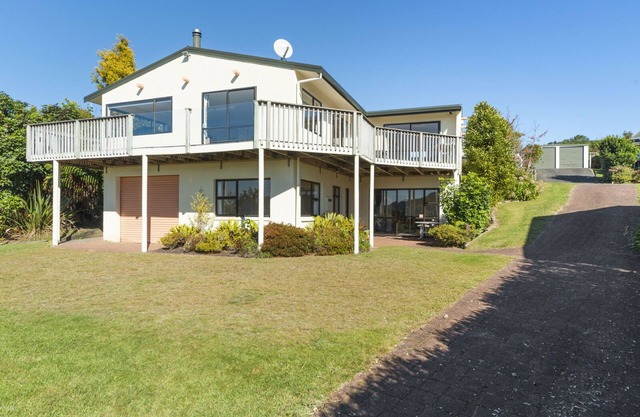 Kuharua Lakeviews- Omori Holiday Home