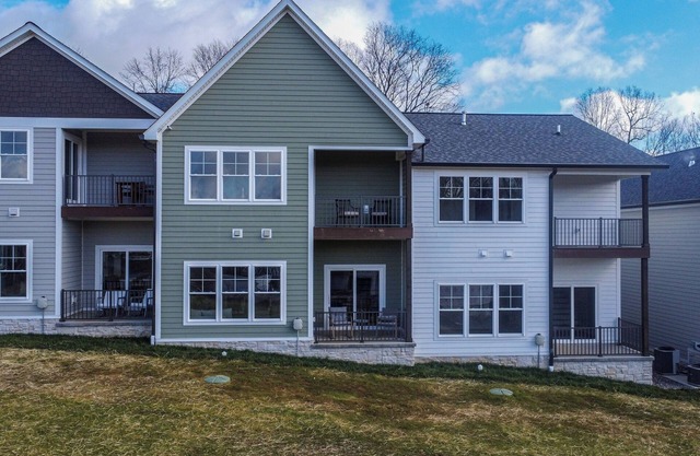 KY Lake townhome in upscale community, minutes from dining & activities!