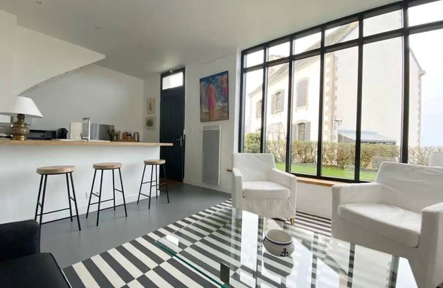 L'atelier de Kerrac'h on Carantec harbour with direct access to the beach