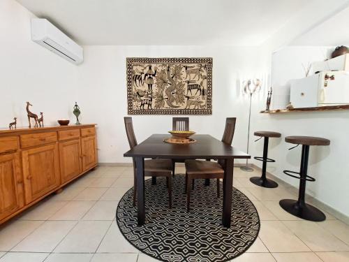 L'oasis urbain - Charme unique et piscine