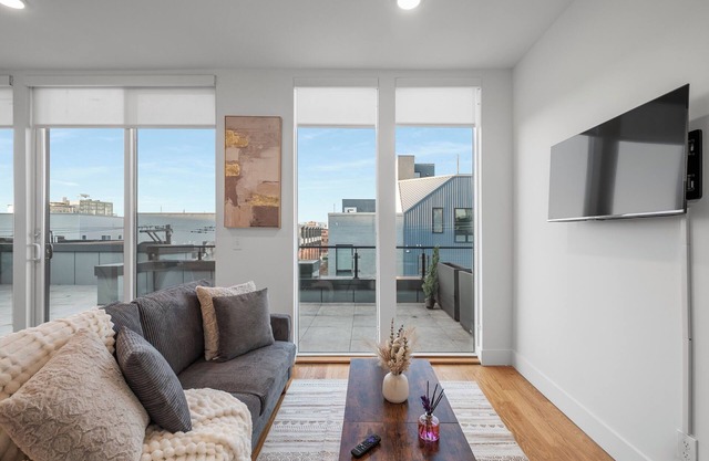 L.Square #B403 (1BR)