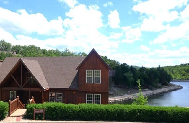 L119A, Family Funtimes 1-Br Loft Lakefront Cabin