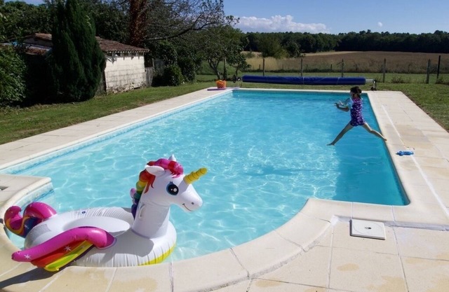 La Bigorre Farmhouse - family friendly, heated pool, 30 mins to gorgeous beaches
