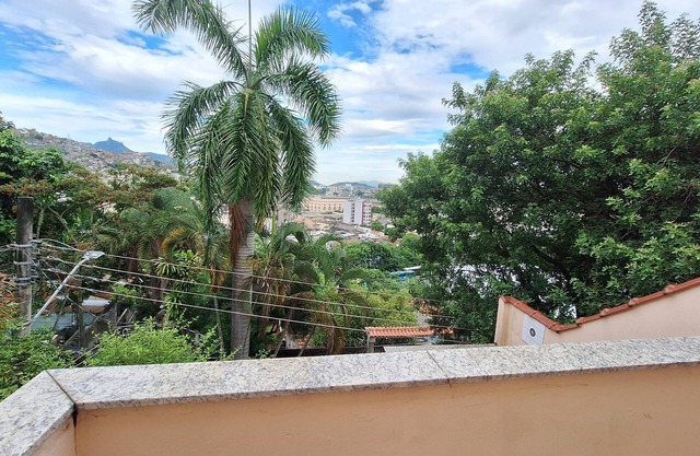 Large vintage house with balcony in Santa Teresa