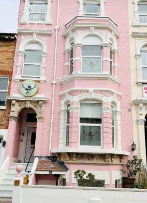 La Di Da Hotel beach town