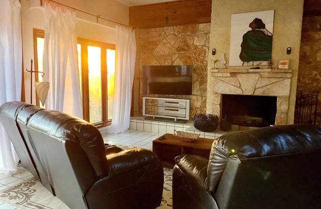 La Espanola, a unique lakefront retreat!