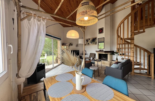 La Joviale, pretty house with swimming pool & garden