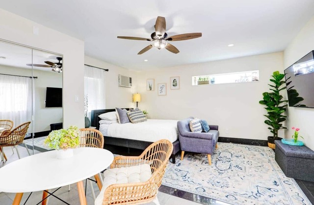 La Moderna: A Private Guesthouse