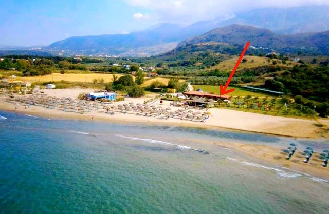LA PALMA APARTMENTS 1,a beachfront paradise!