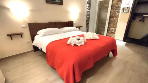 LA SUITE DI SAN RUFINO, 6 minuti da San Carlo Acutis, Centralissimo, Amato dagli Ospiti - Piano Terra, 2 Letti Matrimoniali, Spazioso, Perfetto - MyAssisiSuite, più di un semplice Appartamento - La nostra Forza è DISPONIBILITÀ Live 24-7, MÓWIMY PO POLSKU